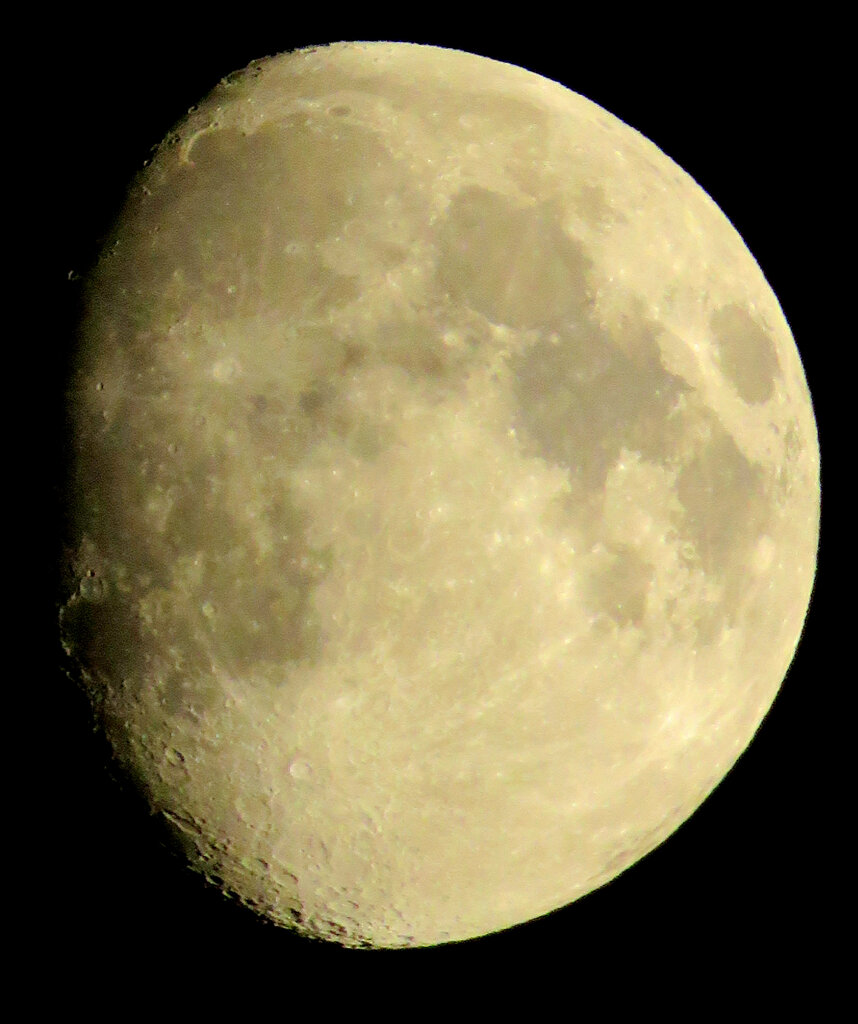 '23,04.02.18:48.の5枚を重ね画像処理した月齢11.4の月