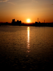 '22.04.16.18:06.の夕日と隅田川のサンロード