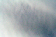 太陽近傍の雲の色彩構造