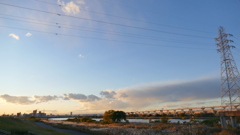 荒川高速の上のつらなる雲