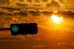 信号機の青の夕日