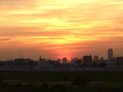 千住新橋の夏至から８日目のサンセットの夕焼け