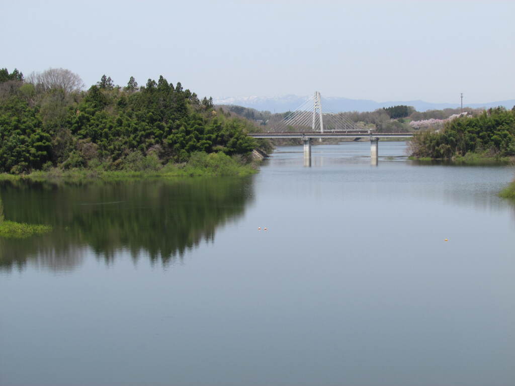 郡山の三春ダム湖に掛かる春田大橋の風景