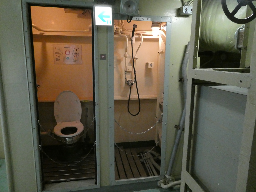潜水艦のバスルーム