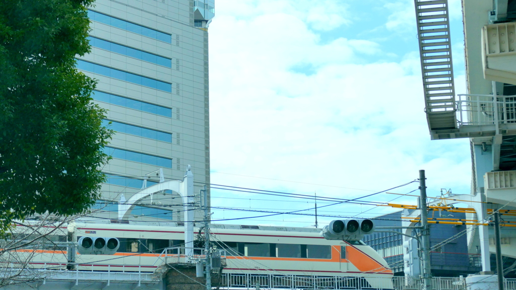 枕橋の東武特急