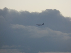 雲中の飛行機６