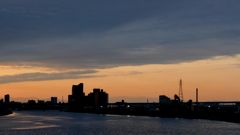 隅田川曇り空だが西上流の雁腹摺山から武甲山までが