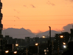 サンセット後の三つ峠山と黒岳のシルエット