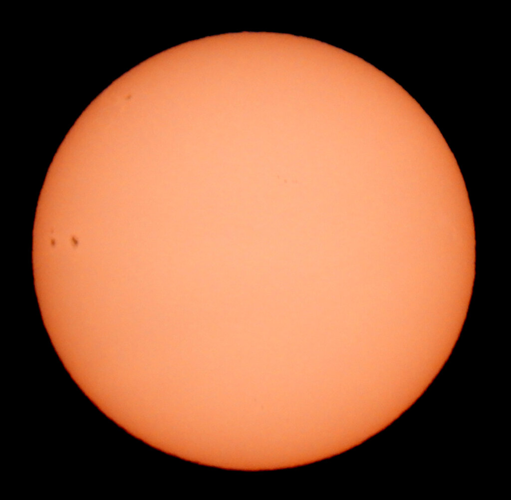 '22.12.03.15:30.10枚を重ね画像処理した太陽面