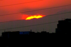 尾竹橋から国師ヶ岳に落ちる夕日