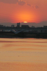 黄金の川の大蔵高丸のベールを纏ったサンセット