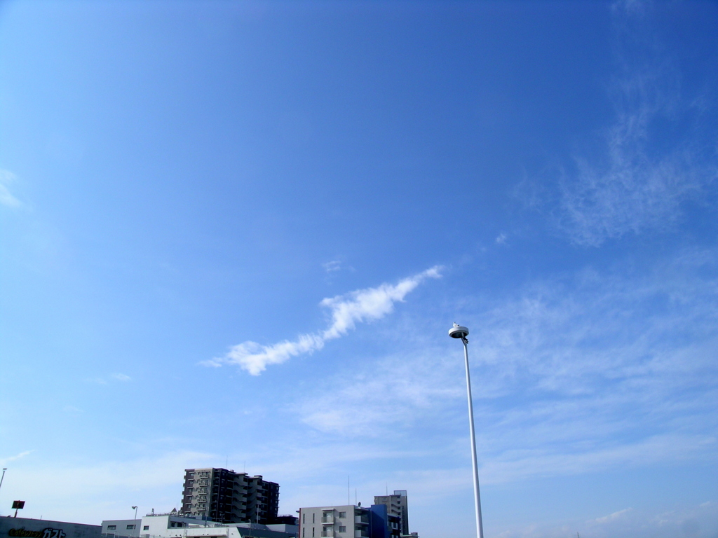 寒波が来る直前の尾竹橋上の空
