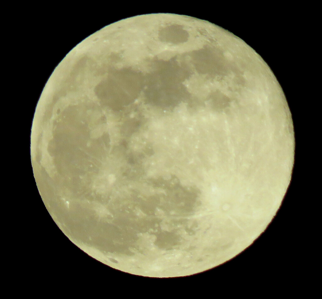 '22.12.08.17:54.の5枚を重ね画像処理した今年最後の満月