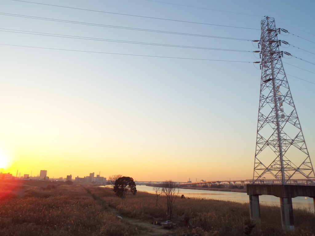 夕日と荒川鉄塔の風景