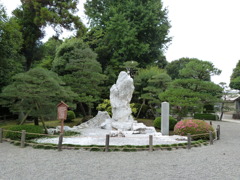 水前寺公園の白い石像'光復’昭和20年の