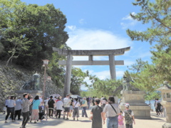 厳島神社の入り口の鳥居
