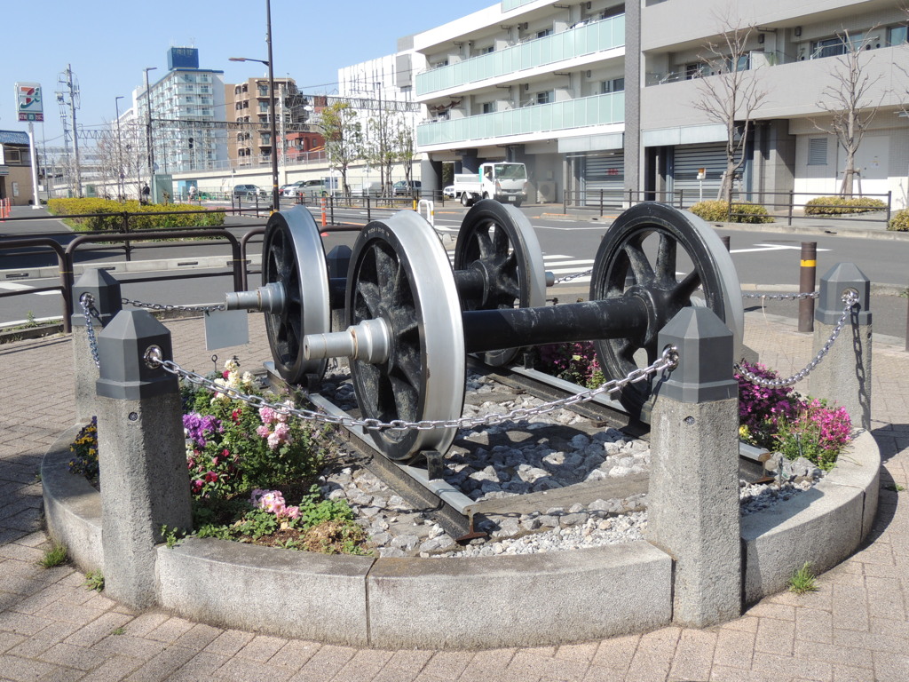 東武線の線路だった通りの公園の東武線車輪