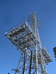 国道4号沿いの足立区中央本町の梅島鉄塔