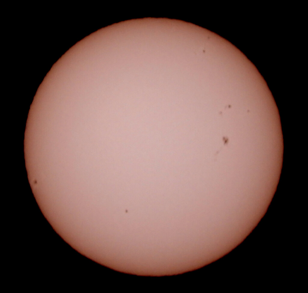 '22.12.18.09:26.の5枚を重ね画像処理した太陽面