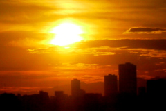 西新井橋から丹沢山系の黄金雲の中の夕日