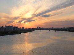 荒川に掛かる千住新橋からの夕焼け