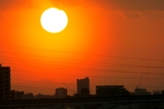 大谷ヶ丸上空の丸いベールの夕日