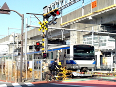 大踏切の北千住駅へJR常磐線