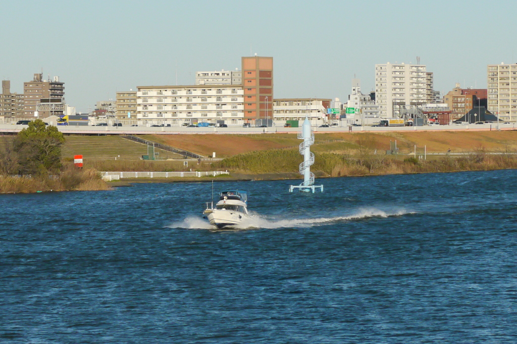Xmas寒波の荒川を登るクルーザー