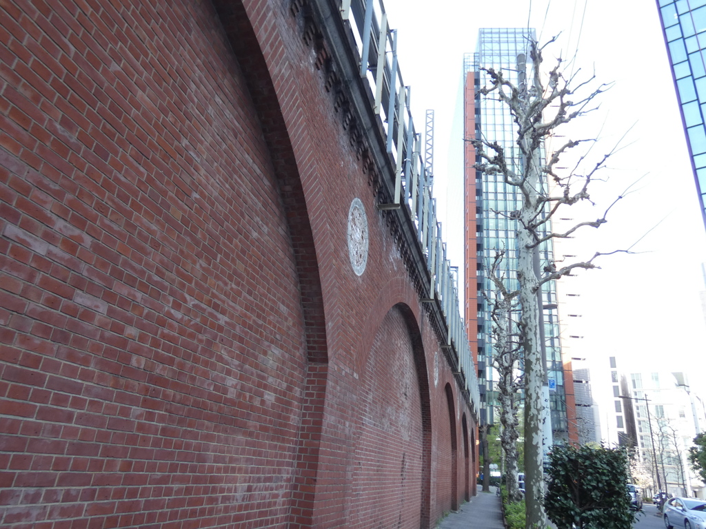 旧交通博物館と旧昌平橋駅の煉瓦道
