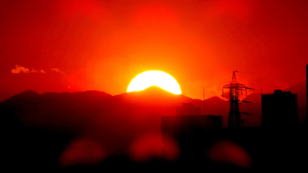 '21.11.25.16:22.丹沢山系の蛭ヶ岳に落日