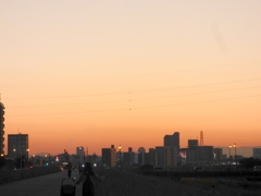 '22.10.20.の日没左~三つ峠山.黒岳.鶴鳥屋山.東岳.雁腹摺山.小金沢山