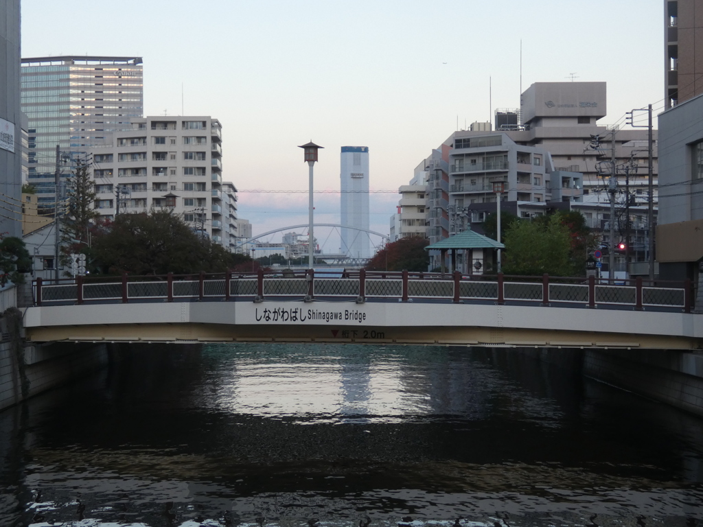 落日直後の旧東海道の品川橋