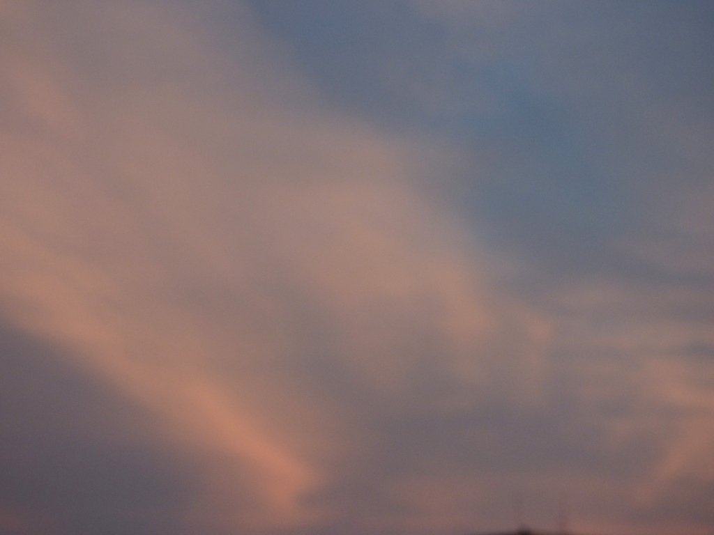 長い雲の付け根の反薄明