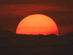’22右三宝山に掛かる大きな太陽