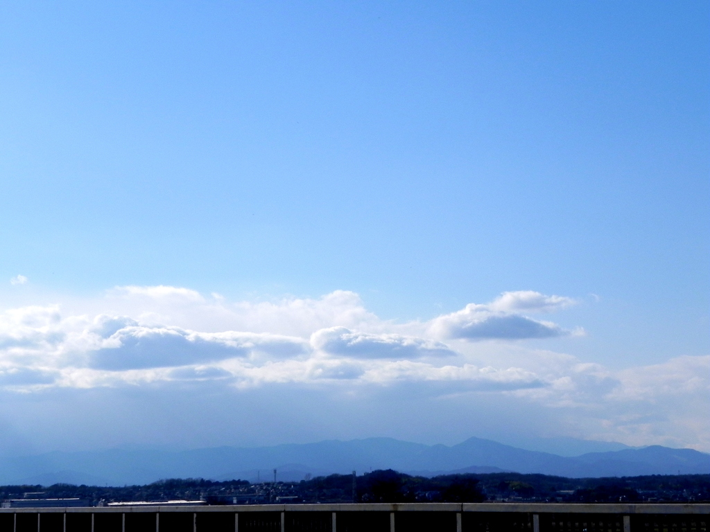 埼玉行田～秩父方面の山々の雲