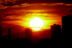 '22.12.2１.黄金の雲被る丹沢山系の大きな夕日