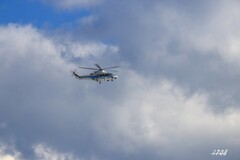 上空に海保ヘリ