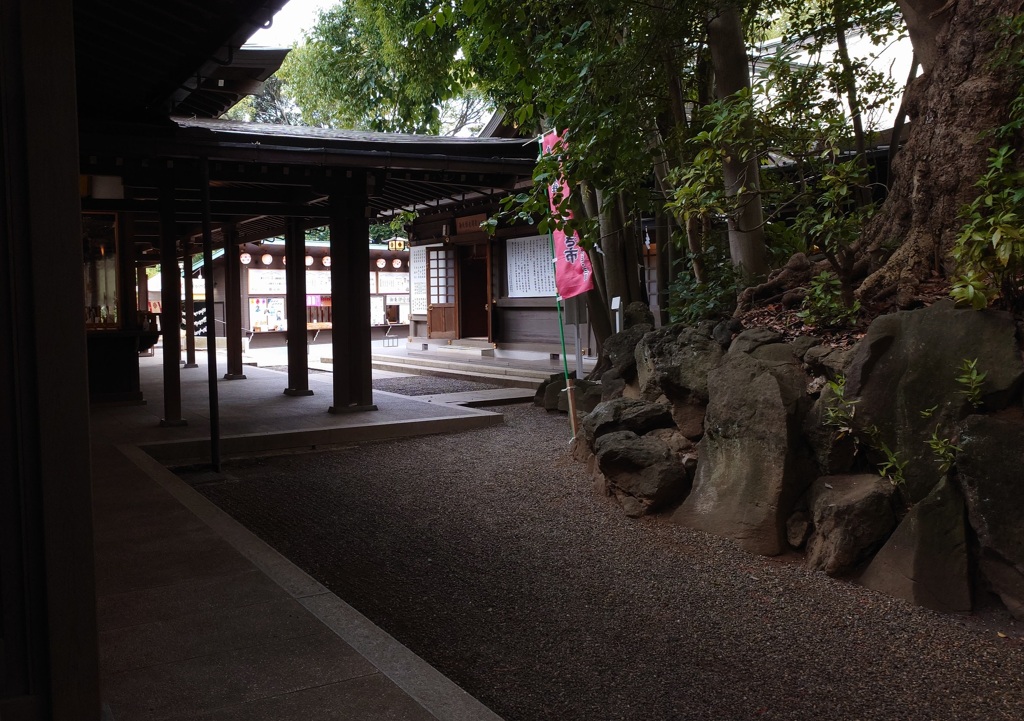 昼下がりの神社