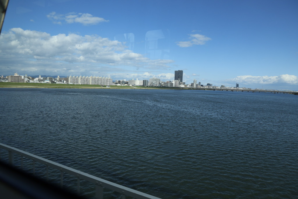 JR東海道本線大阪駅へ淀川