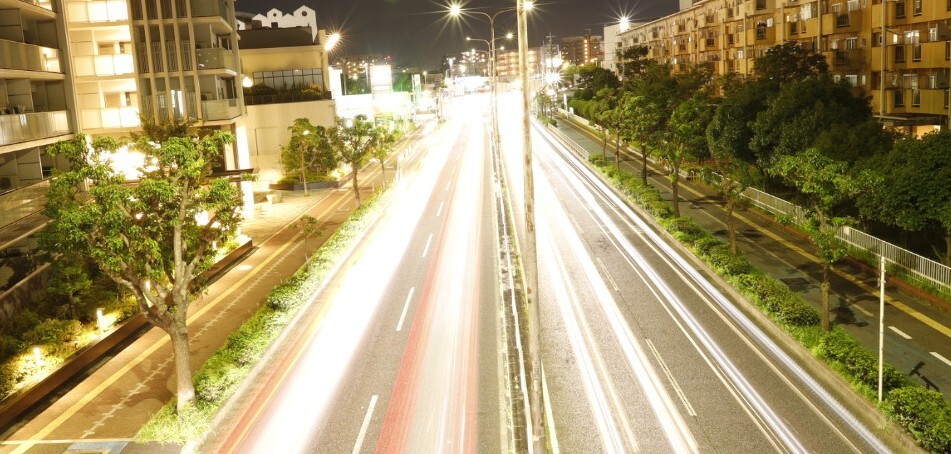車の光跡