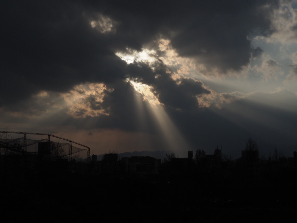 『雲間のひかり』