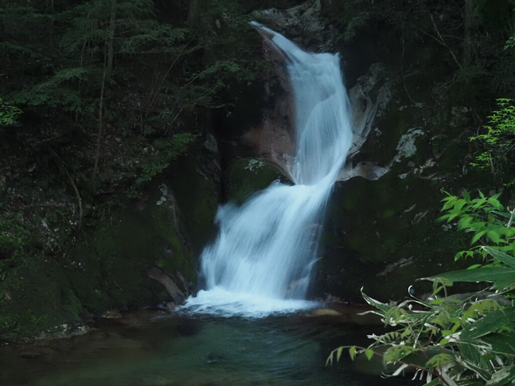『静粛なる滝』