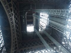 『パリ　エッフェル塔』