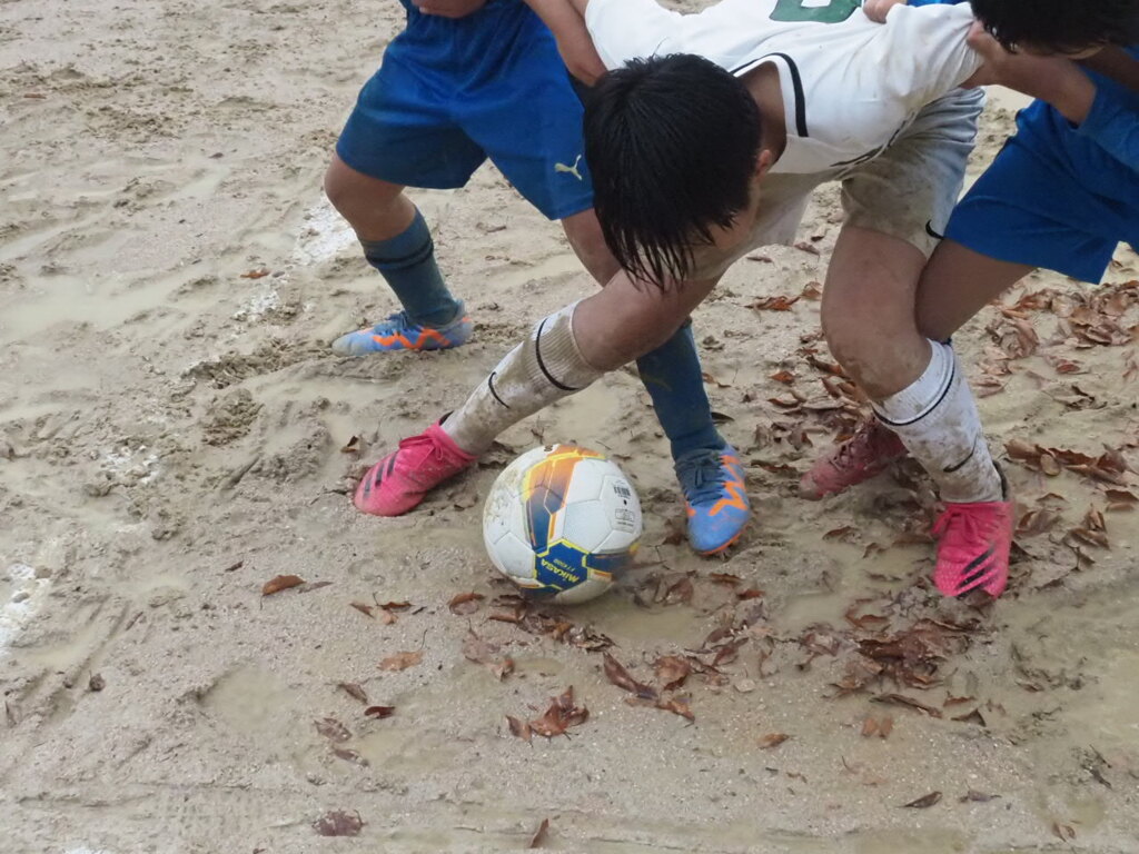 『どろんこ、少年サッカー』