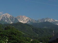 『白馬三山―白馬岳（右）、杓子岳、鑓ケ岳』