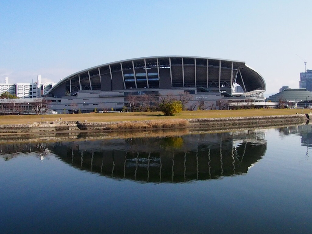 『水面のサッカースタジアム』