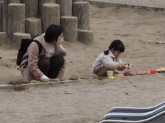 『砂遊びが大好き』