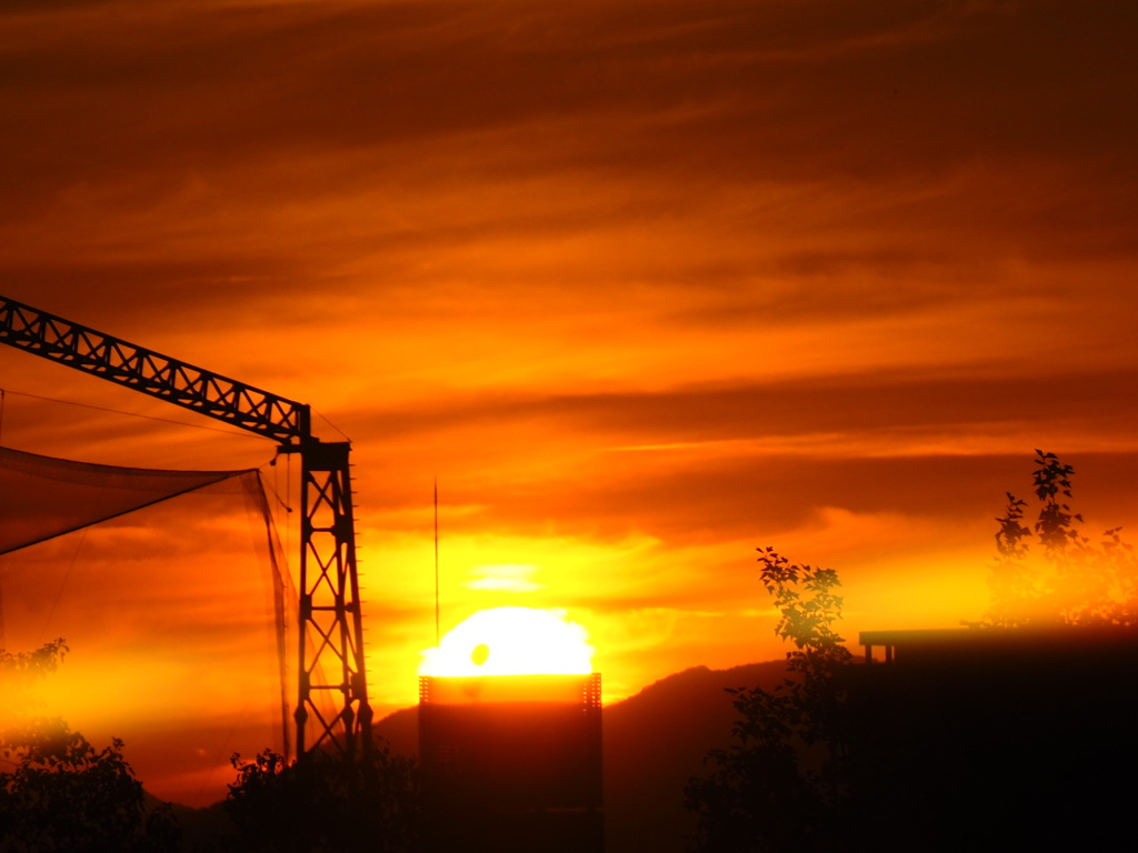 『朱に燃える』