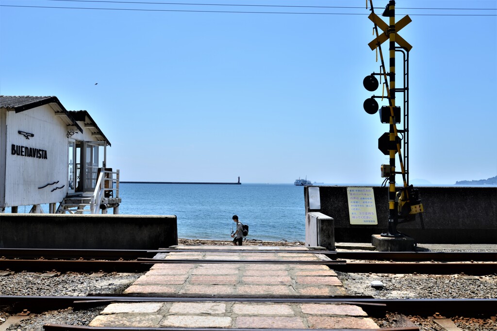 夏の浜辺を歩く　②。。。！