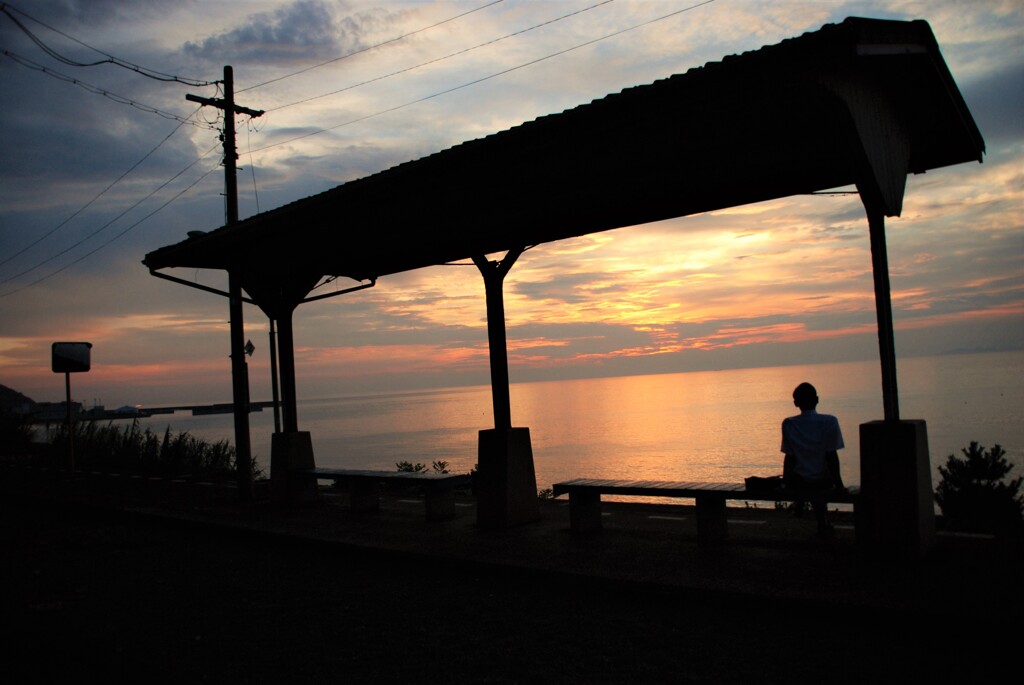 夕暮れ時の似合う駅　③。。。！